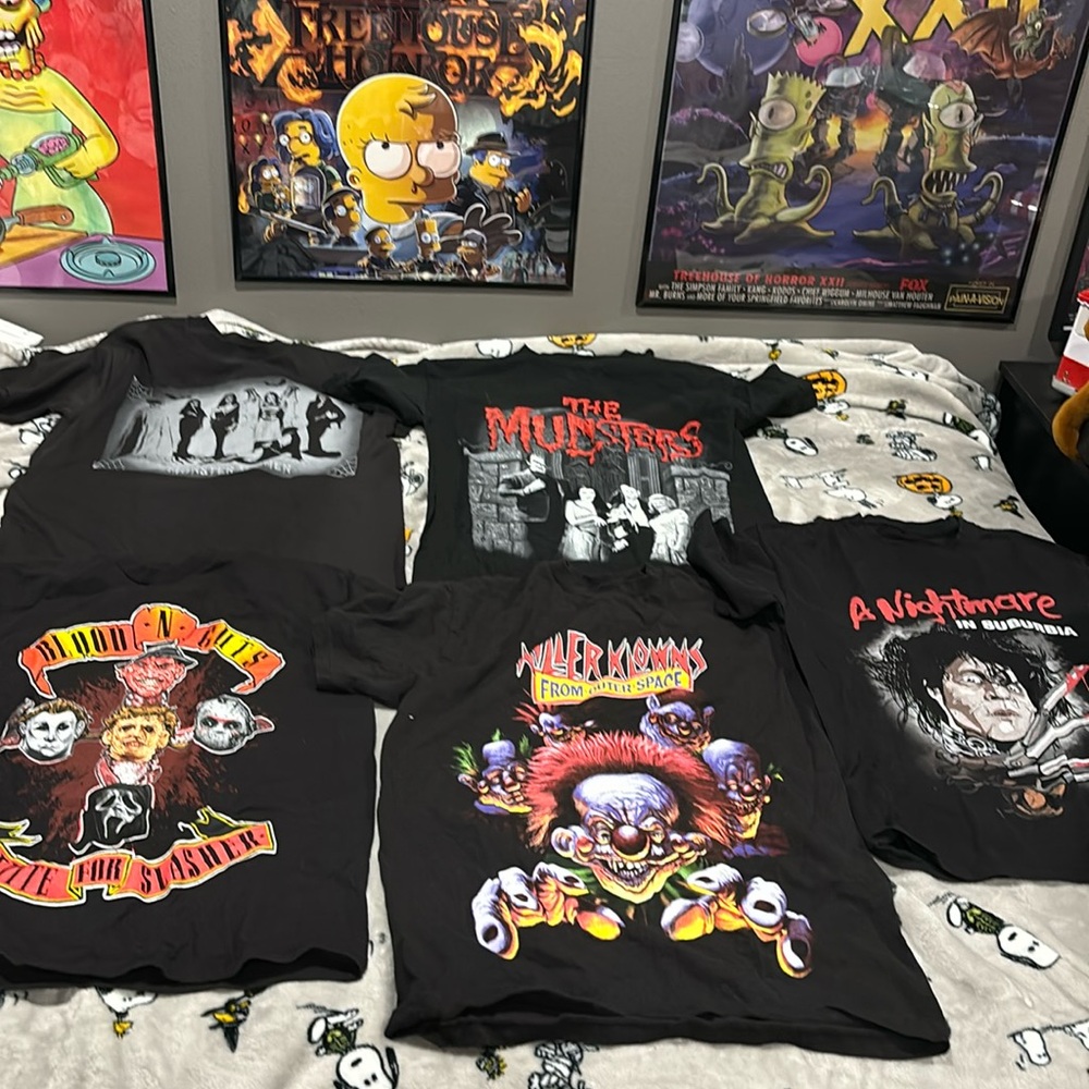 Men’s bundle of horror shirts ! 5 in total men’s mediums